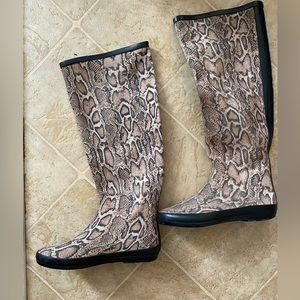 däv snake print rain boots